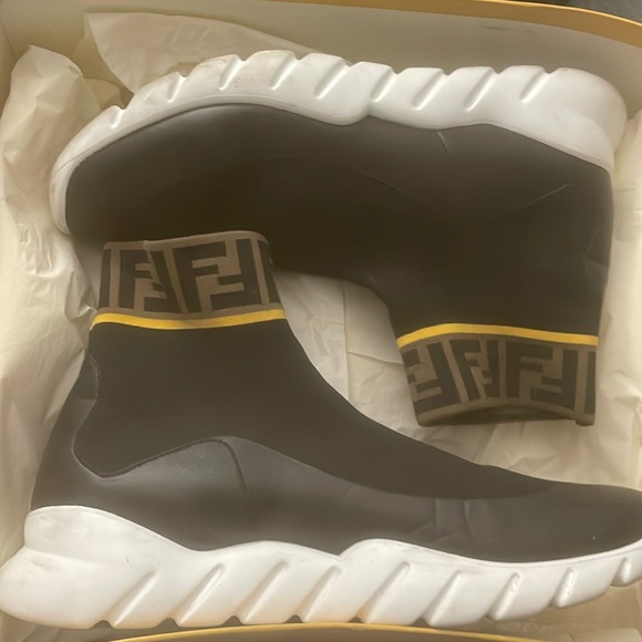 Men’s Fendi Sneaker - Picture 1 of 1
